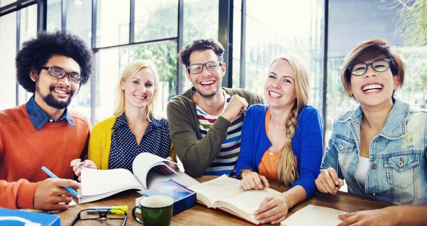 Fuentes de Actualización: Explorando el Conocimiento Actualizado.